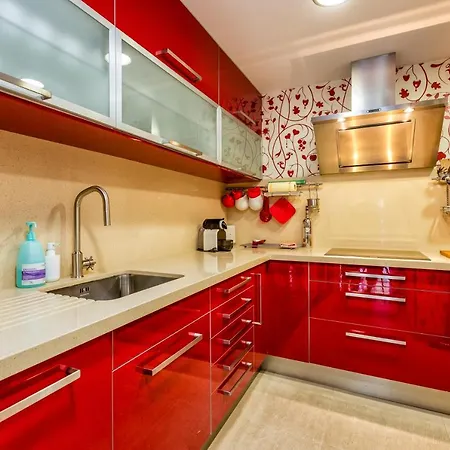2 Bedroom With Pool In The Heart Of Puerto Banus Apartment *
